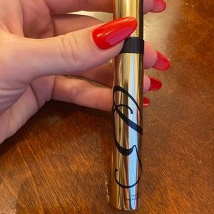 Estée Lauder lash multiplying volume mascara